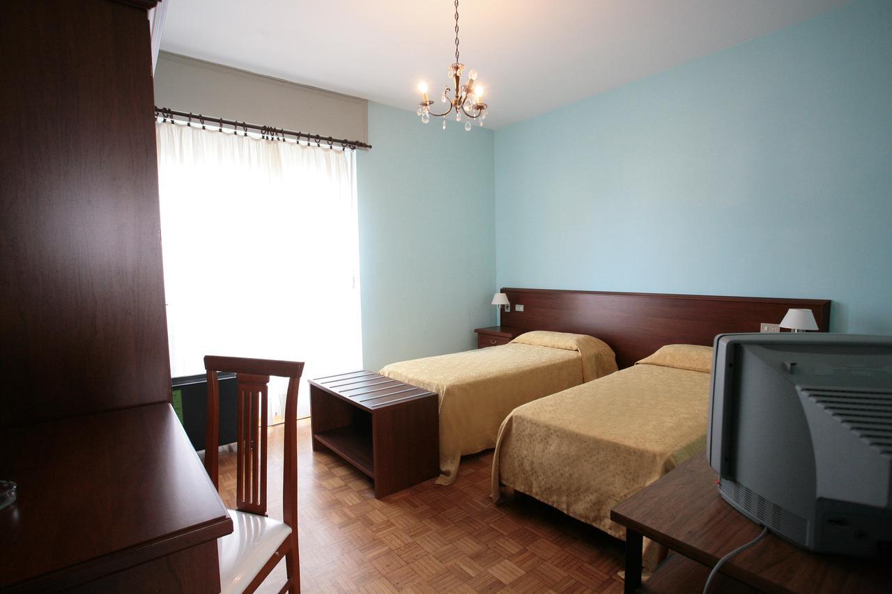 Hotel Ristorante Vittoria Santhia Ngoại thất bức ảnh